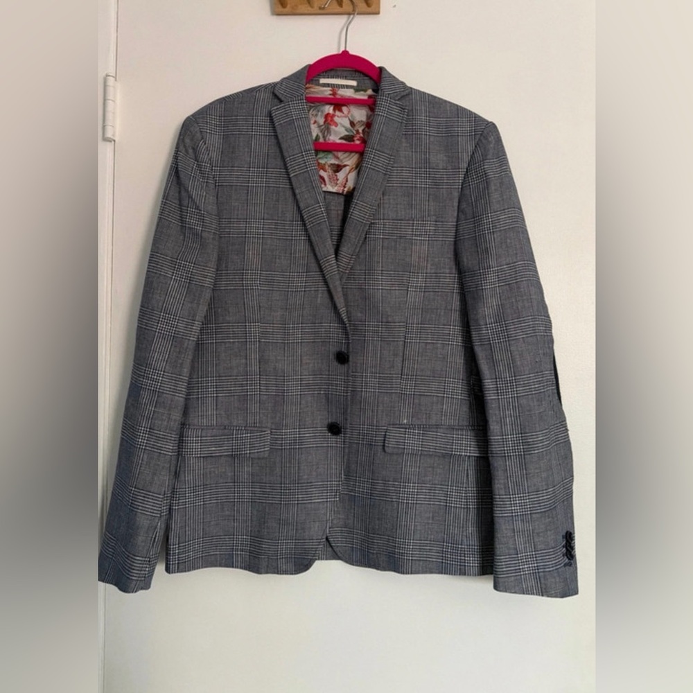 Classic Men's Checkered Blazer